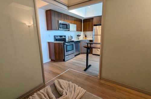 King West Village Condo | Sleek 1BR Suite in Liberty Village w/Full Gym
