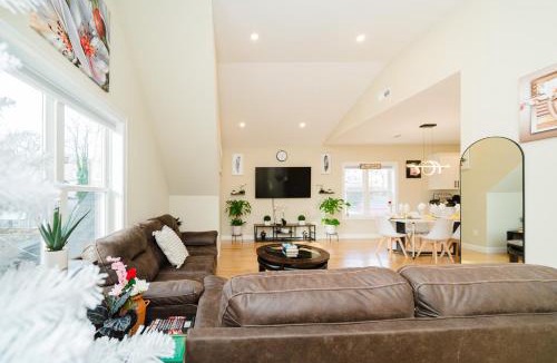 West Codman Hill - West Lower Mills Apartment | Sleek 3BR Boston - World Cup 2026 Escape - Near Franklin Park 60-3