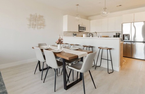 Downtown Jersey City Apartment | Sleek 3BR Loft, Manhattan Views, Rooftop & Gym- 15 Min to NYC