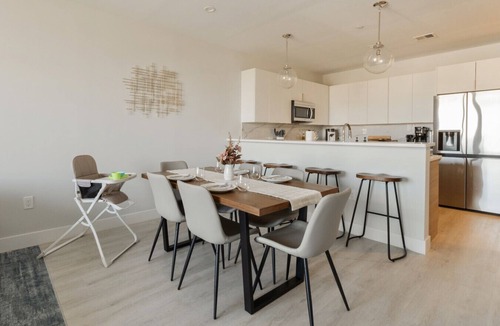 Downtown Jersey City Apartment | Sleek 3BR Loft, Manhattan Views, Rooftop & Gym- 15 Min to NYC