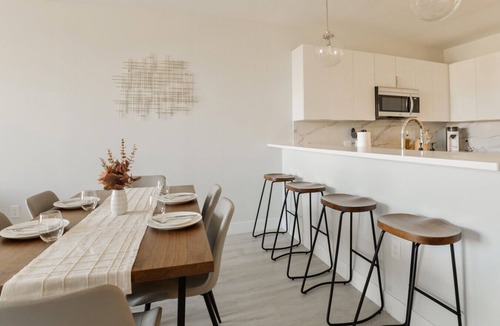 Downtown Jersey City Apartment | Sleek 3BR Loft, Manhattan Views, Rooftop & Gym- 15 Min to NYC