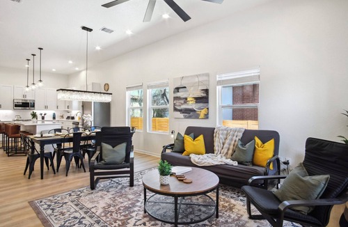 Denver Heights Cottage | Sleek 4br/3ba Urban Living w/Downtown Views!