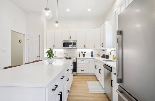Denver Heights Cottage | Sleek 4br/3ba Urban Living w/Downtown Views!
