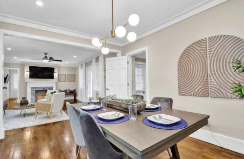 Buckhead House | Sleek 5BR Buckhead HomeModern,Spacious & Central