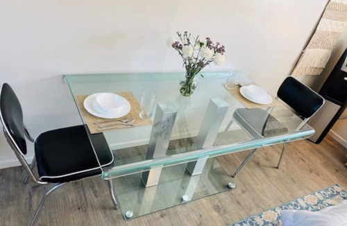 Orangevale House | Sleek and fully equipped studio