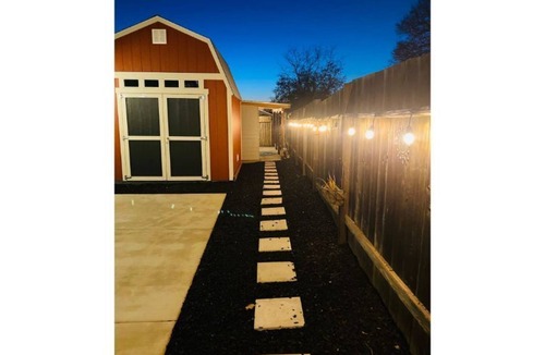 Orangevale House | Sleek and fully equipped studio