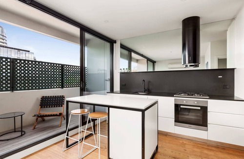 Windsor Apartment | Sleek and Modern in a Charming Location