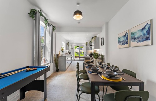 Southville House | Sleek and Stylish Bristol Abode - Sleeps 5