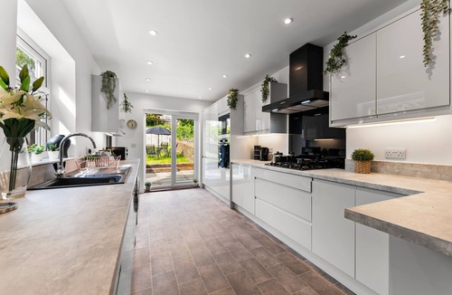 Southville House | Sleek and Stylish Bristol Abode - Sleeps 5