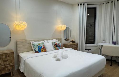 Avondale Apartment | Sleek Avondale Condo Spa Bath 2 Bed King and Queen and Garage