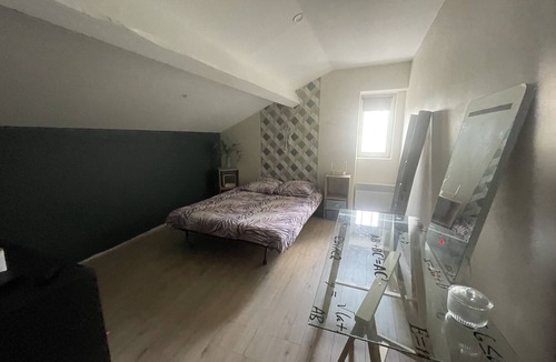 Solaize Bed & Breakfast | Sleek bedroom