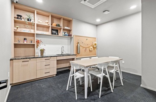 Oak Cliff Apartment | Sleek Bishop Arts Stay | Gym - Yoga - Game Lounge
