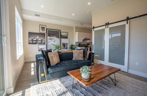 Chatham-Kent Condo | Sleek. Brand New 1 Bedroom Condo. Cozy Luxury.