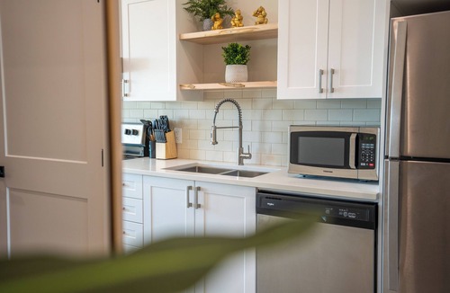 Chatham-Kent Condo | Sleek. Brand New 1 Bedroom Condo. Cozy Luxury.