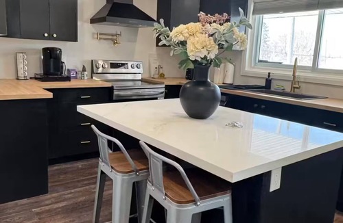 Algoma District House | Sleek bungalow