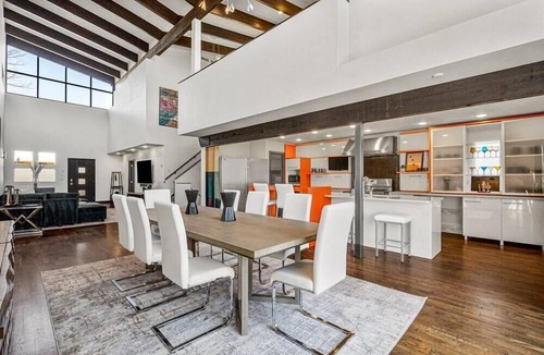 Cherry Street House | Sleek & Chic @ Cherry Street