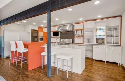 Cherry Street House | Sleek & Chic @ Cherry Street