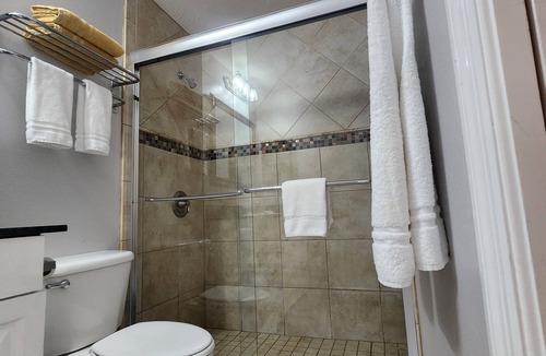 Bayshore Gardens Apartment | Sleek Coastal Guest Room with Private Entry @ IMG