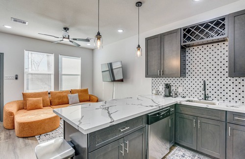 Northeast Houston House | Sleek, Convenient New-Build 8 Mi to Dtwn Houston!