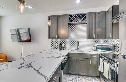 Northeast Houston House | Sleek, Convenient New-Build 8 Mi to Dtwn Houston!
