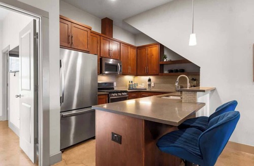 Galindo House | Sleek & Cozy 3-BR Home Near Downtown & 704 Spot!