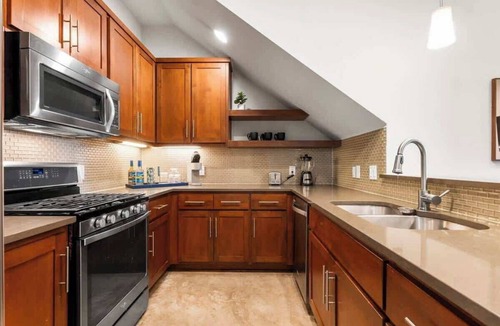 Galindo House | Sleek & Cozy 3-BR Home Near Downtown & 704 Spot!