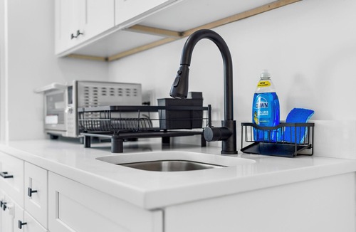 Flamingo Parks House | Sleek & Cozy Studio: Freshly Renovated