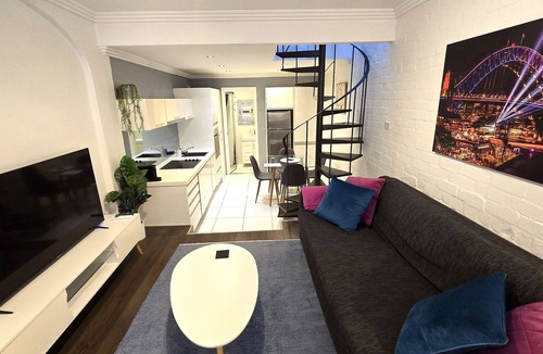 Darlinghurst House | Sleek Darlinghurst 2 bed house in "ideal" location