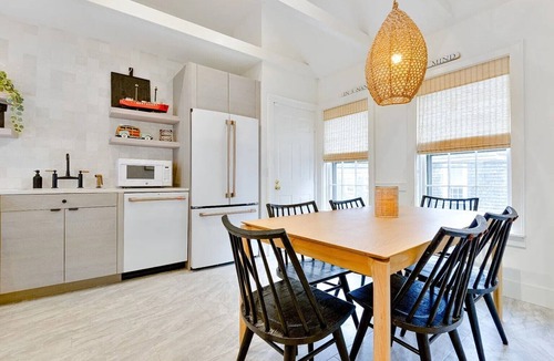 Brant Point Apartment | Sleek Downtown Nantucket Condo