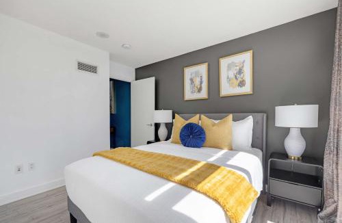 CityPlace Apartment | Sleek Downtown Oasis Modern Retreat in Toronto