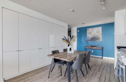 CityPlace Apartment | Sleek Downtown Oasis Modern Retreat in Toronto
