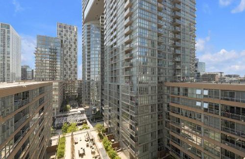 CityPlace Apartment | Sleek Downtown Oasis Modern Retreat in Toronto