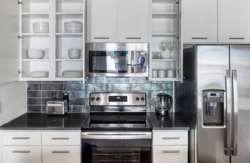 Chestnut Apartment | Sleek East Austin 1BR w/ Pool, Gym & W/D, nr restaurants, by Blueground