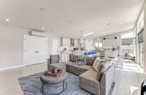 Ferndale Condo | Sleek Ferndale Home w/Ocean & Mountain Views!