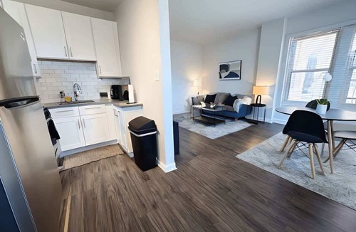 Hyde Park Apartment | Sleek & Functional 2-Bedroom Apt