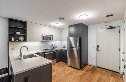 Beverly Hills Apartment | Sleek Hollywood Haven | Resort Amenities & Secure Parking