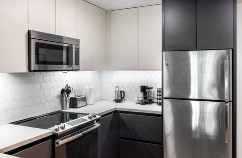 Beverly Hills Apartment | Sleek Hollywood Haven | Resort Amenities & Secure Parking