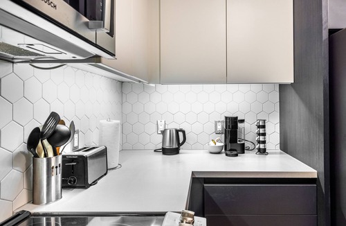Beverly Hills Apartment | Sleek Hollywood Haven | Resort Amenities & Secure Parking