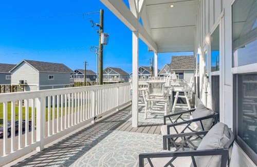 Crystal Beach House | Sleek Home w/Community Perks on Bolivar Peninsula