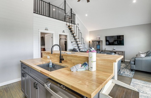 Crystal Beach Cottage | Sleek Home w/Community Perks on Bolivar Peninsula