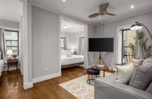 Ukrainian Village Apartment | Sleek Lower East Side Retreat