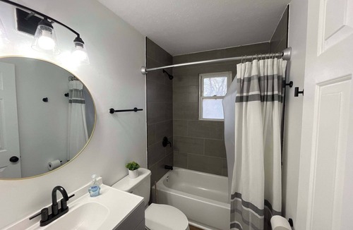 Buechel Condo | Sleek Modern 2-Bedroom Townhouse Near Bardstown Rd