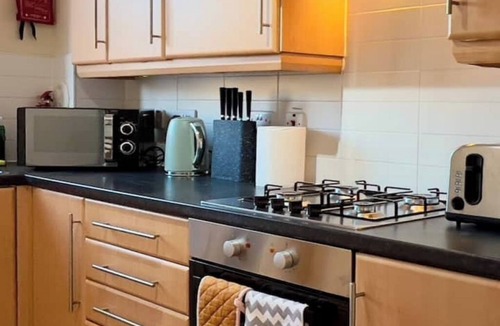 Cowlairs Apartment | Sleek & Modern 2BR | Easy Access to City Centre