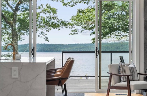 Enfield House | Sleek Modern Lake House