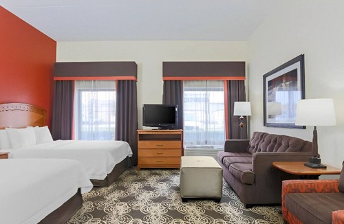 Allen House | Sleek & Modern Rm for Families! Free Breakfast