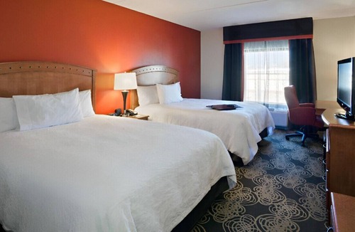 Allen House | Sleek & Modern Rm for Families! Free Breakfast
