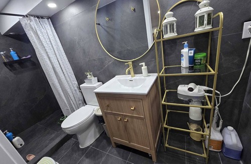 Chateauguay Apartment | Sleek & Modern Studio,Separate Entrance 20 Mints from YUL Airport & downtown
