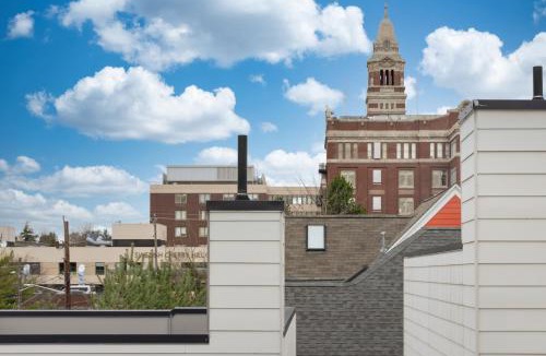 Squire Park House | Sleek & Modern Townhome in Prime location