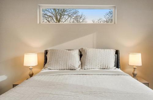 Squire Park House | Sleek & Modern Townhome in Prime location
