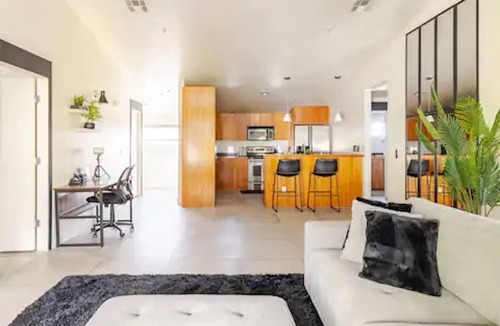Riverside Condo | Sleek Monochrome Haven! 2BR 2 BA